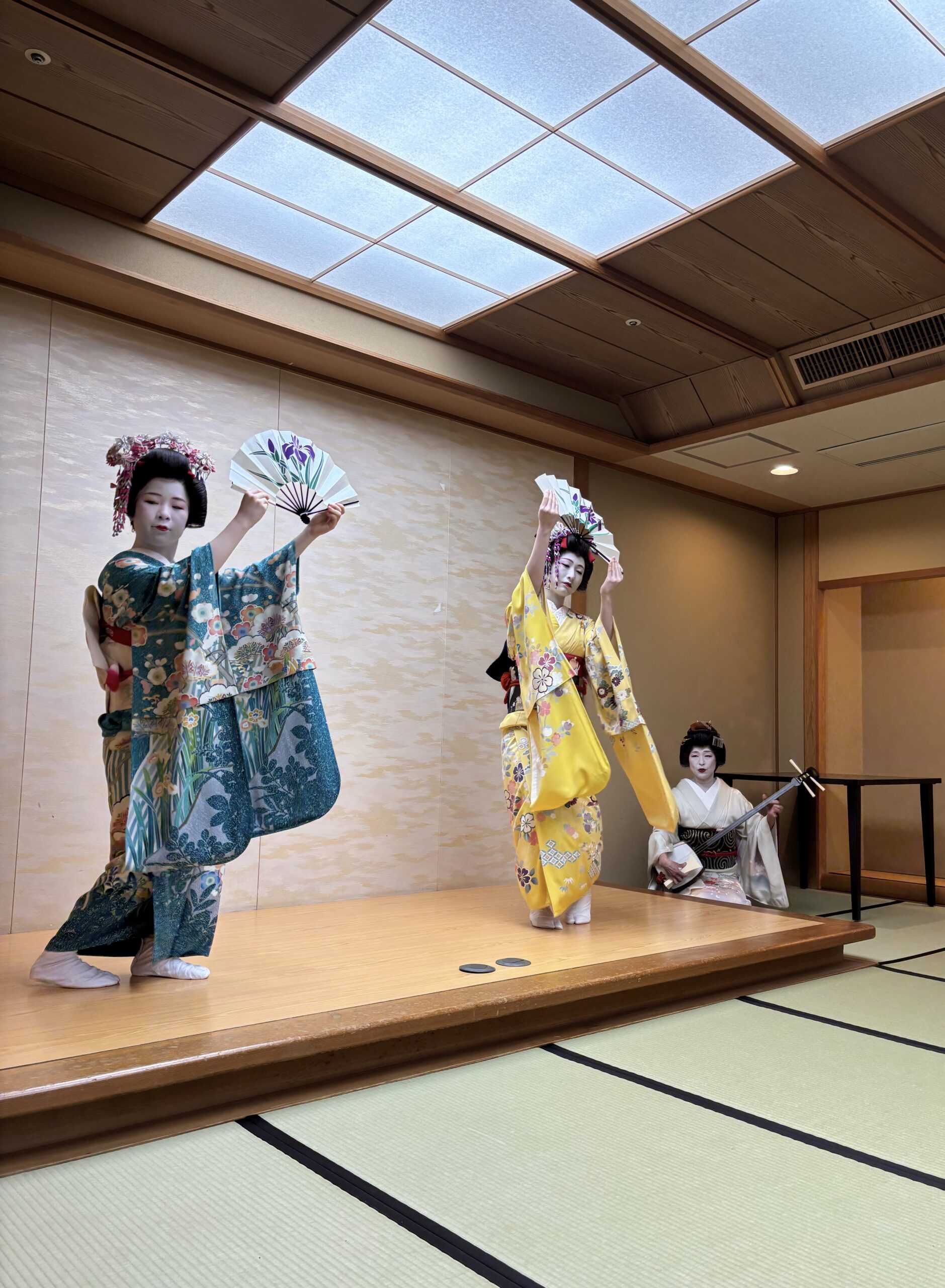 懇親会では酒田舞妓の優雅な舞を堪能しました