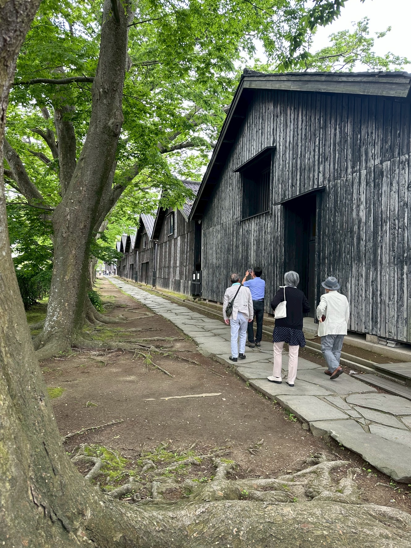 米どころの庄内のシンボル山居倉庫